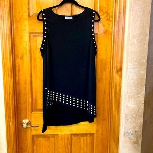 Beautiful high low top.